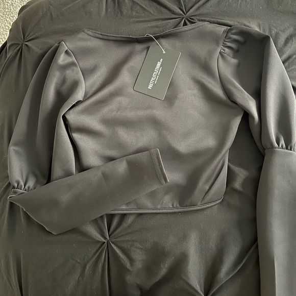 pretty little thing - black long sleeve top - NWT - Picture 2 of 2